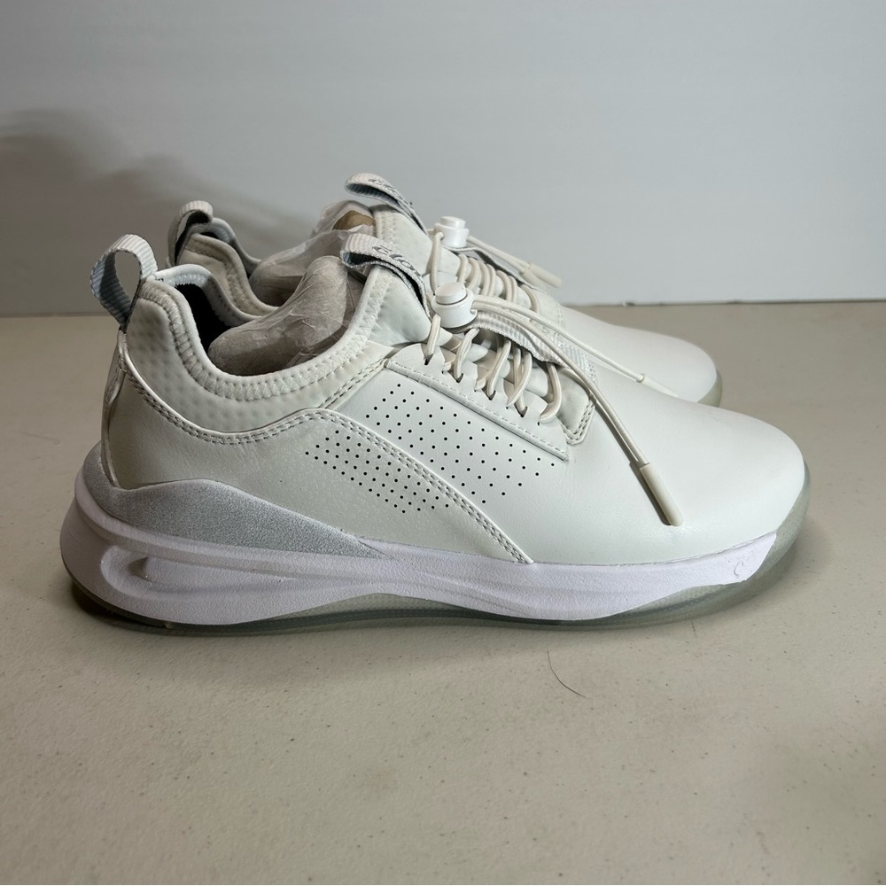 Clove Comfort Sneaker Nursing / Healthcare Shoes
Brilliant White